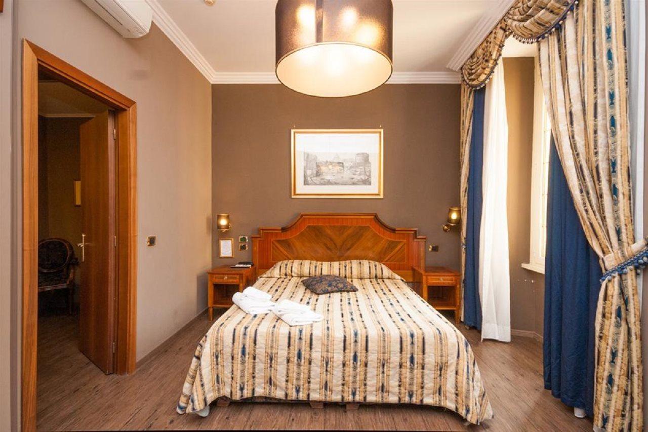 Les Chambres D'Or, Rome